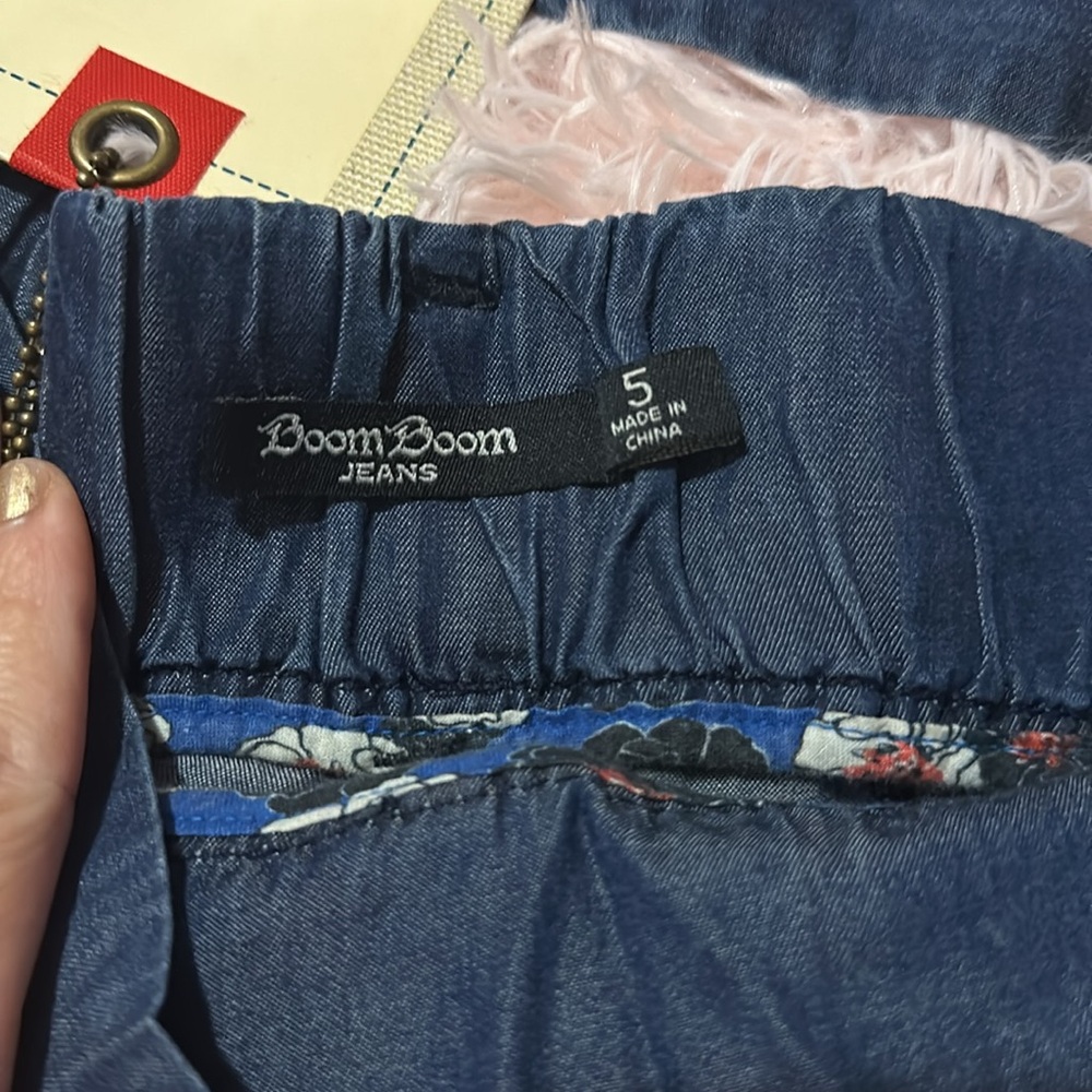 Shorts - Picture 3 of 3